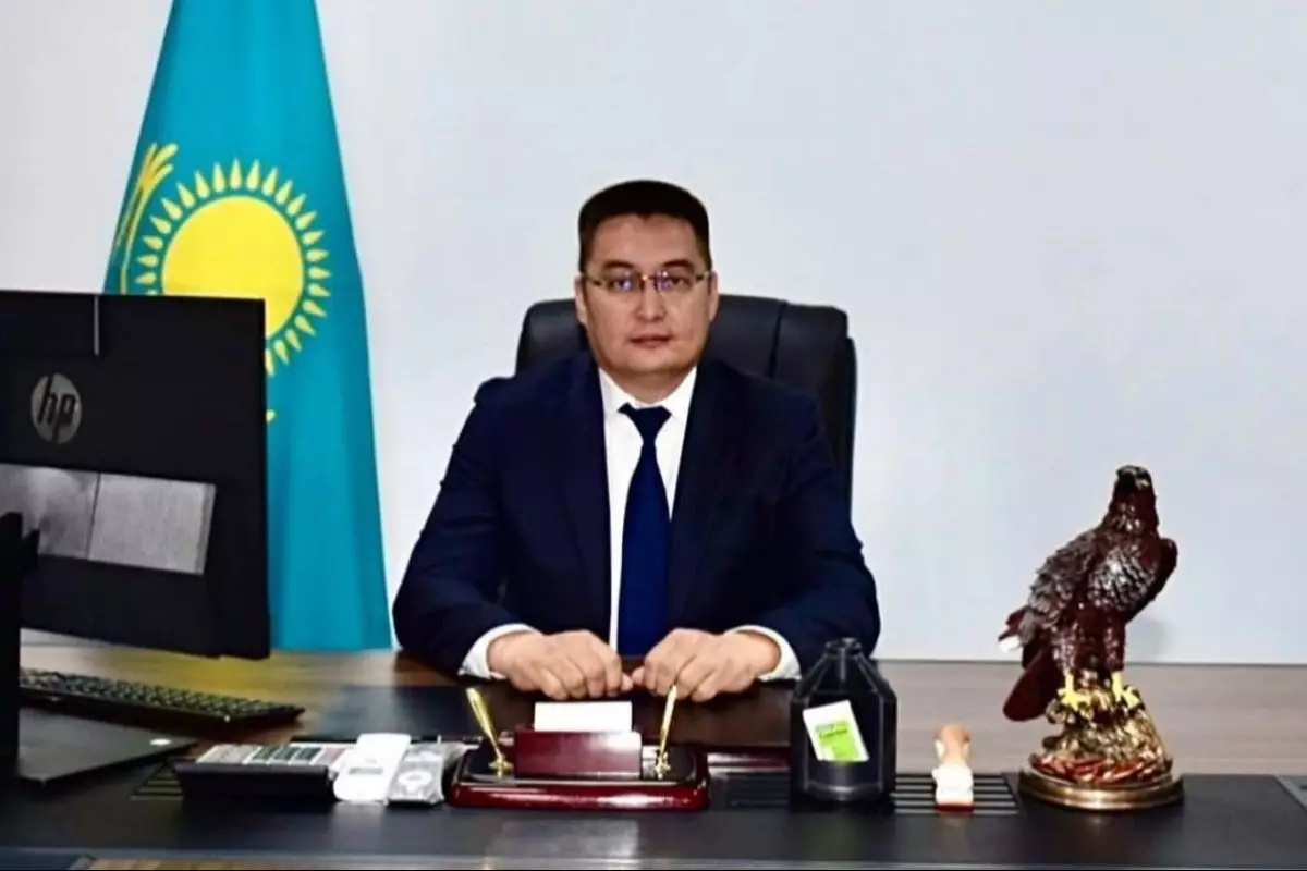 Экс-аким Хромтау избежал тюрьмы после получения взятки