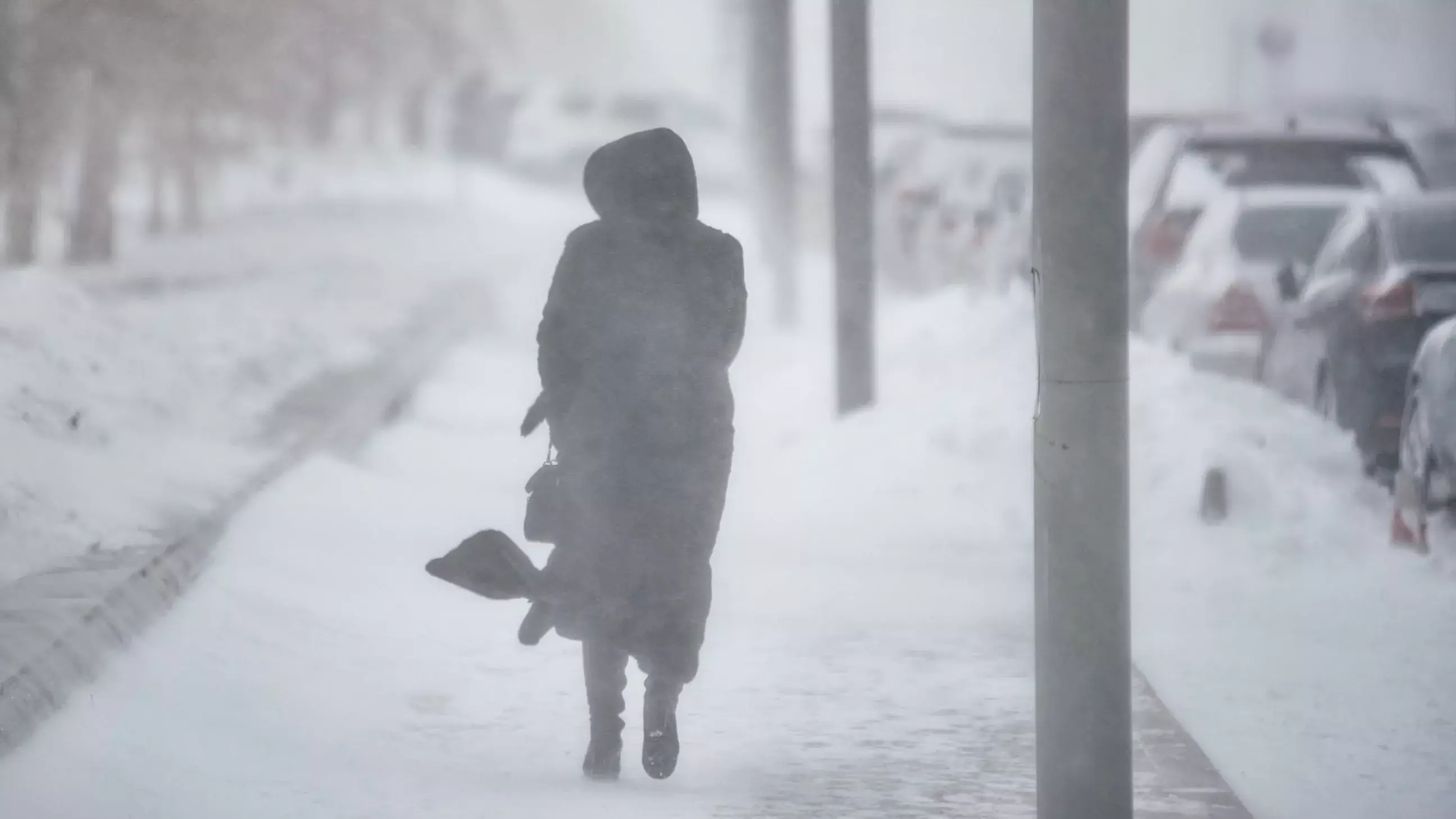 Штормовые предупреждения на четверг объявлены в 15 областях Казахстана