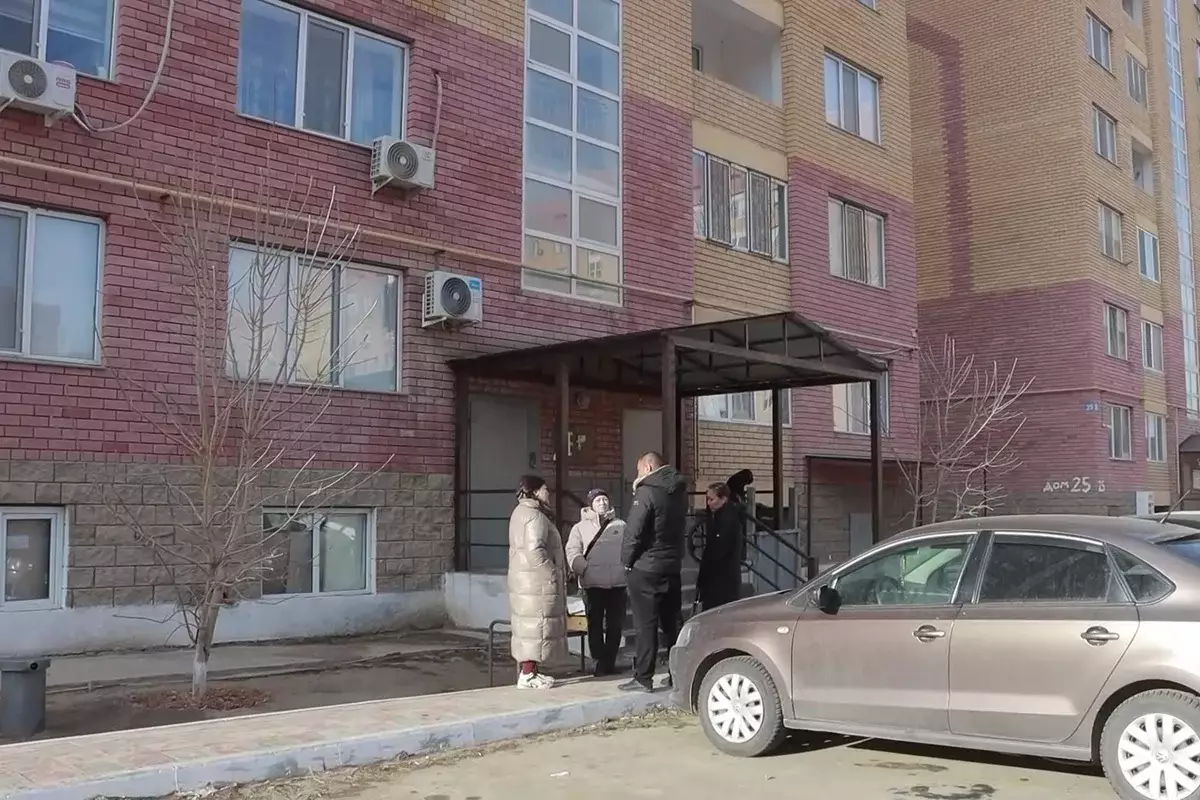 Три недели никто не искал: в атырауской многоэтажке обнаружен труп мужчины