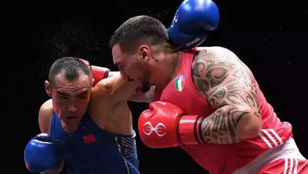 Казах побил соперника и стал чемпионом в супертяжёлом весе после ЧМ-2025 по боксу