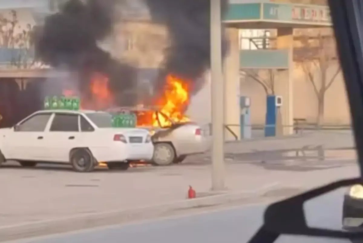 Автомобиль сгорел в пригороде Актау - новости на Lada.kz 17.12.2025