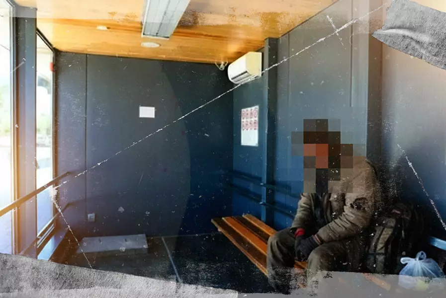 Почему тёплые остановки Астаны превратились в "ночлежки" для бездомных - что думает акимат?