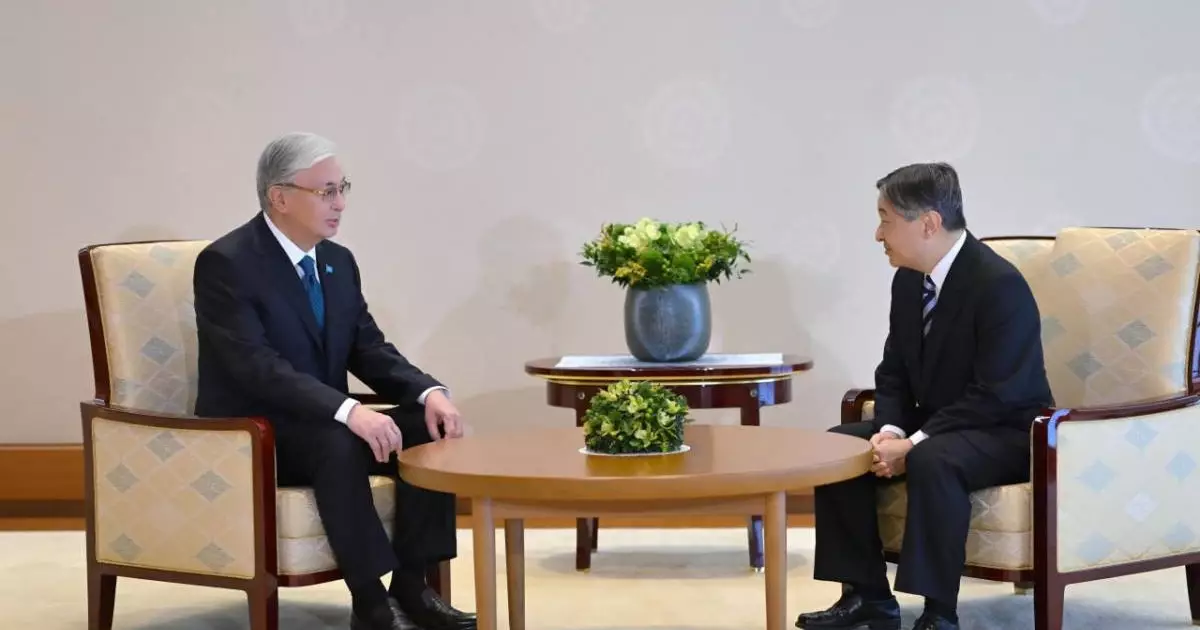  Президент Жапония Императоры Нарухитомен кездесті 