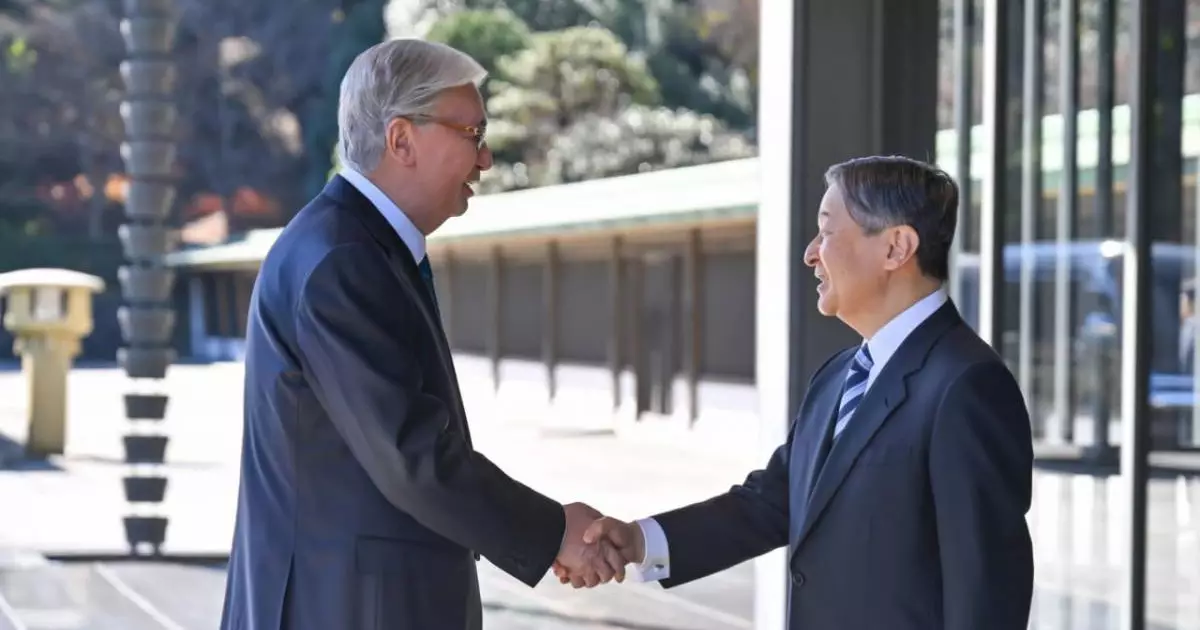  Мемлекет басшысы Жапония Императорының сарайына барды 