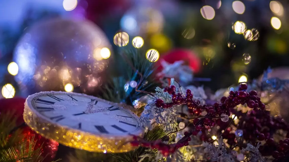 Алматыда басты жаңа жылдық шырша қашан және қай жерде жағылады?