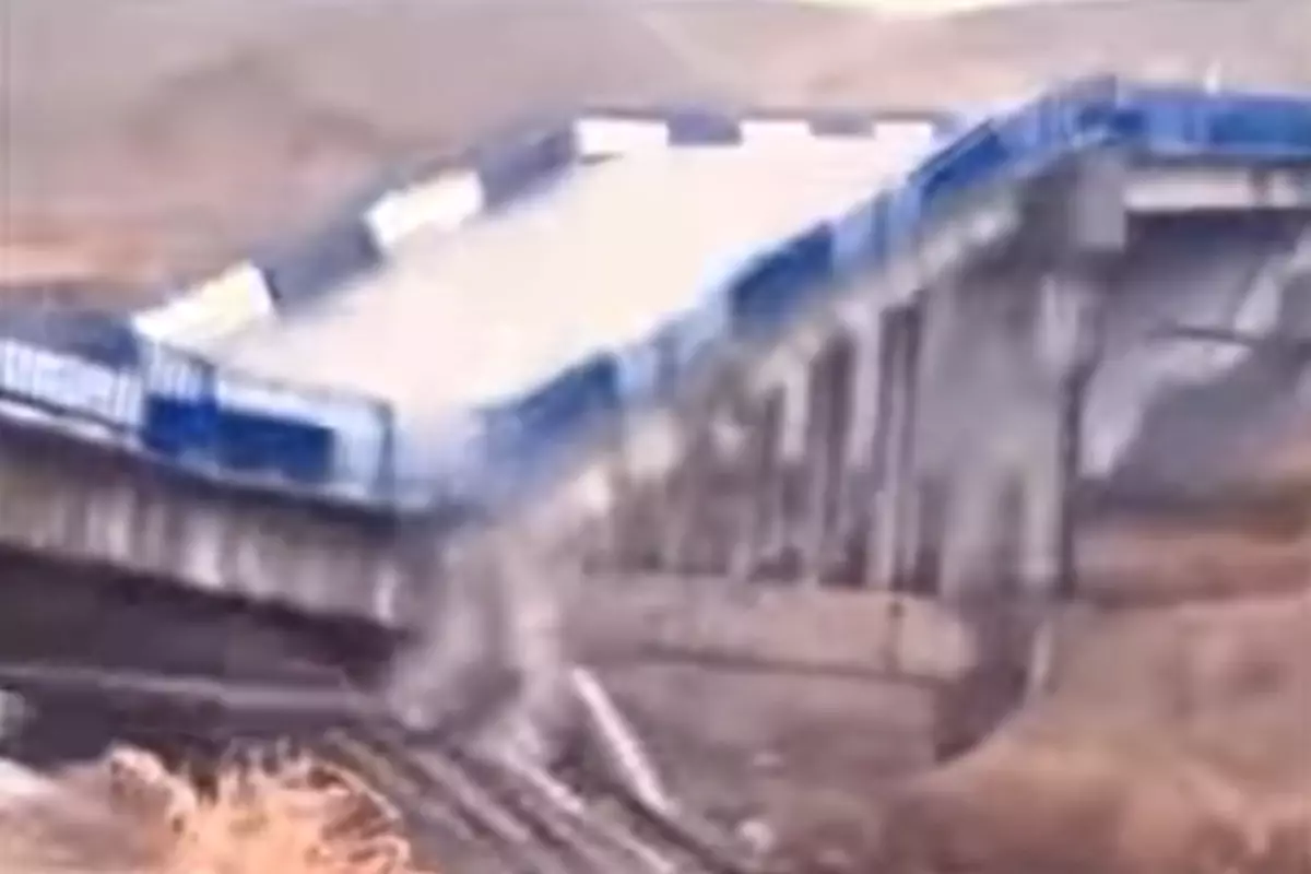 В Туркестанской области обрушился мост через реку Келес