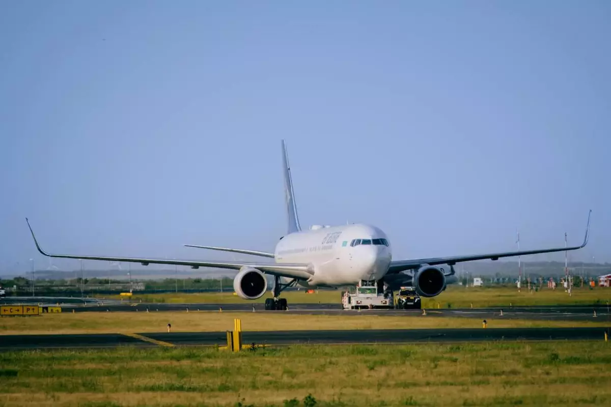 "Сол жақ қозғалтқыштан ақау шыққан": Алматы-Бангкок бағыты бойынша ұшқан рейс Дели әуежайына қонуға мәжбүр болды