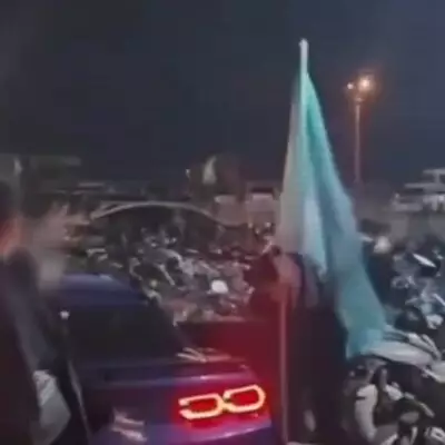 Водители авто перекрывали дороги, разъезжая с флагами в нескольких городах