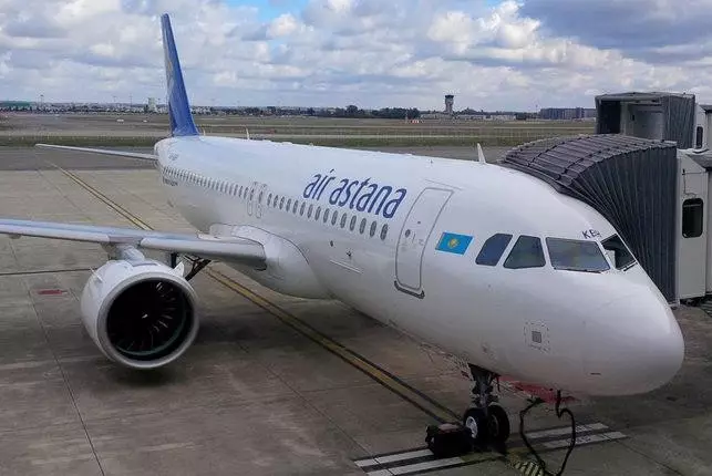 После посадки в Дели пассажиры Air Astana остались без воды и мест