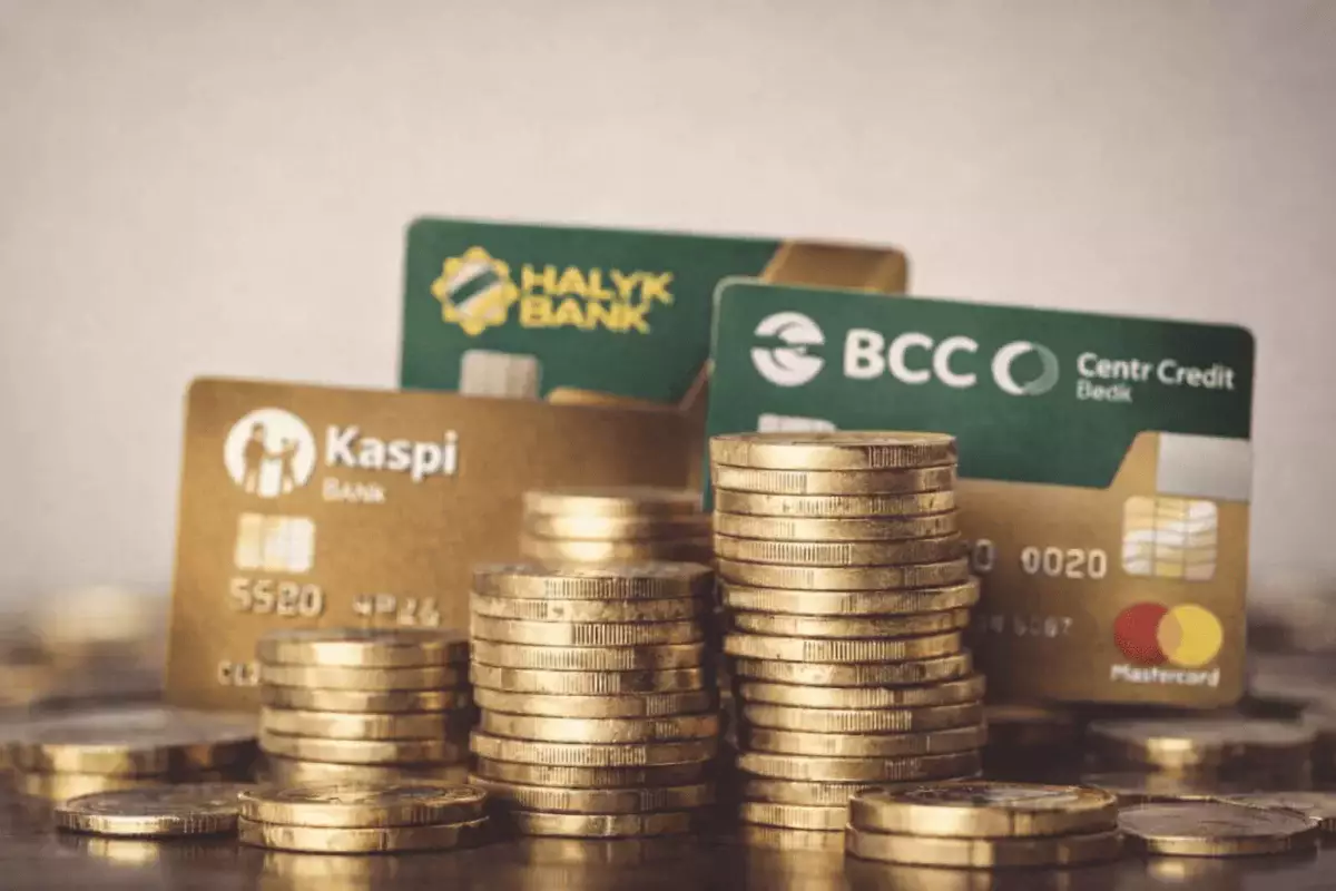 Kaspi, Halyk или Freedom: какой банк выгоднее обычному казахстанцу