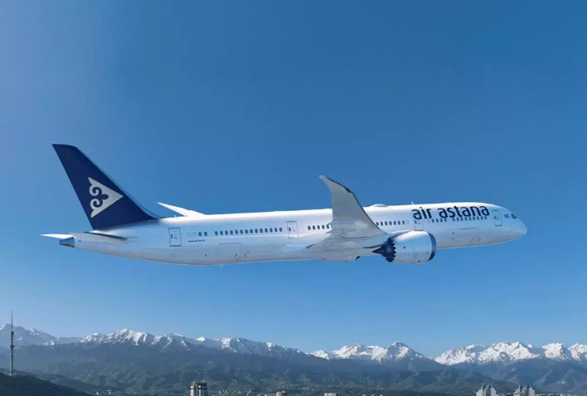 Ночной рейс Air Astana экстренно сел в Дели: пассажиры сообщили о хлопке в двигателе