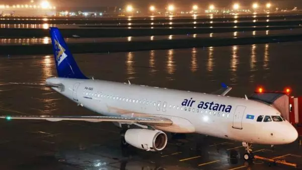 Делиге қонған Air Astana жолаушылары орынсыз және сусыз қалды