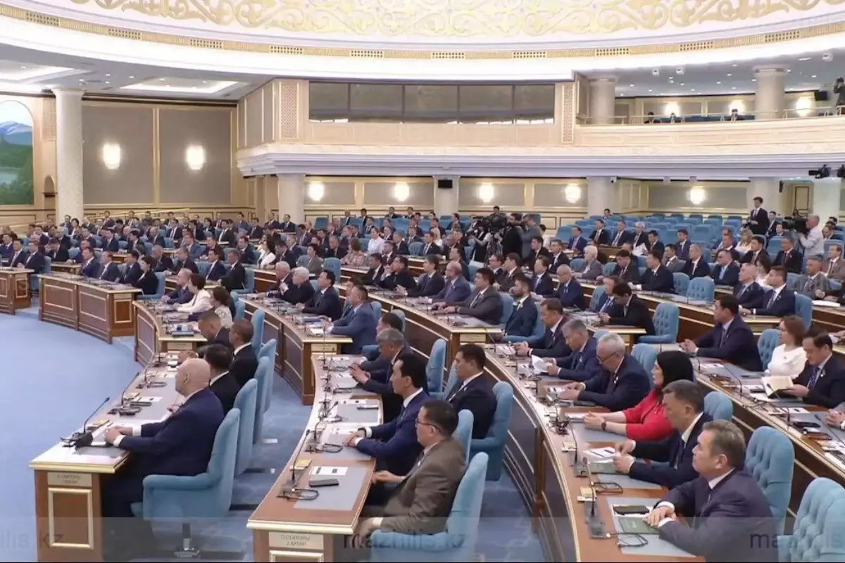 В Казахстане пересмотрят запрет на предпринимательство для должностных лиц