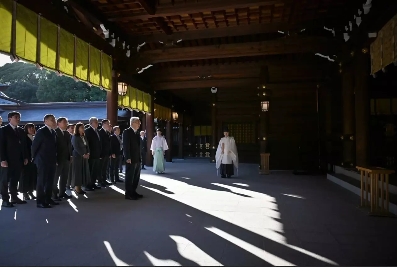 Токаев посетил крупнейший синтоистский храм Токио