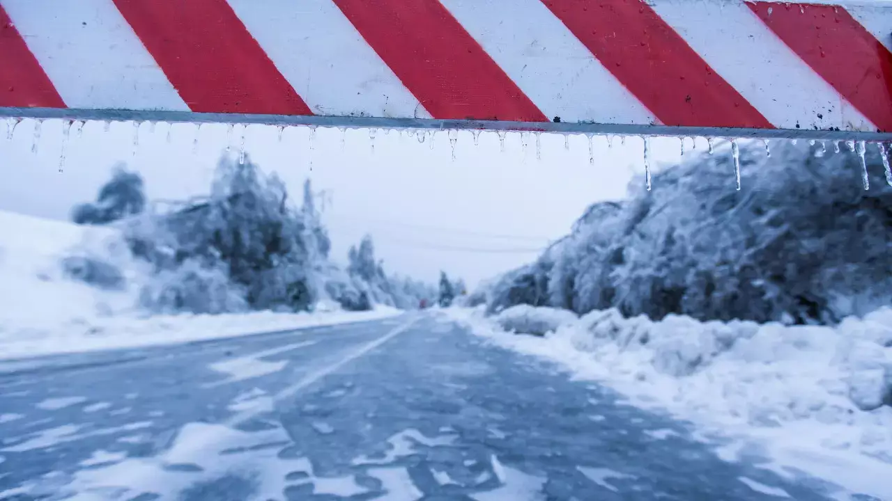 177 раз ограничивали движение из-за гололеда с 12 по 16 декабря в Казахстане