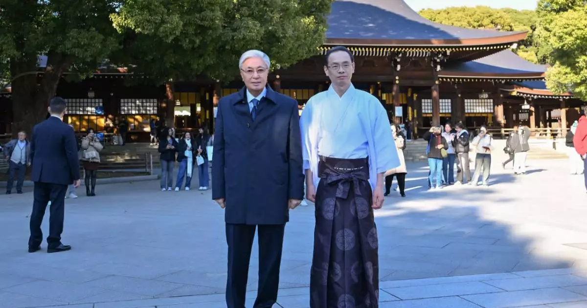  Қасым-Жомарт Тоқаев Мейджи Джингу ғибадатханасын аралап көрді 