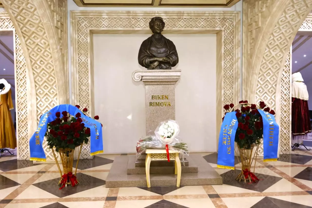 Бикен Римова атындағы драма театрына академиялық мәртебе берілді