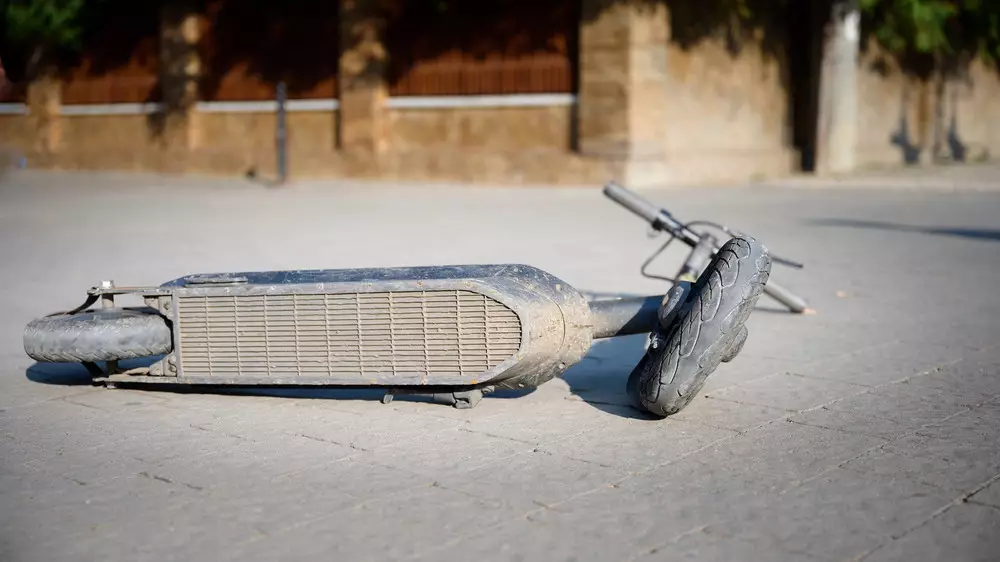 “Ответственности на сегодня никакой нет“: в МВД заявили о хаосе с самокатами