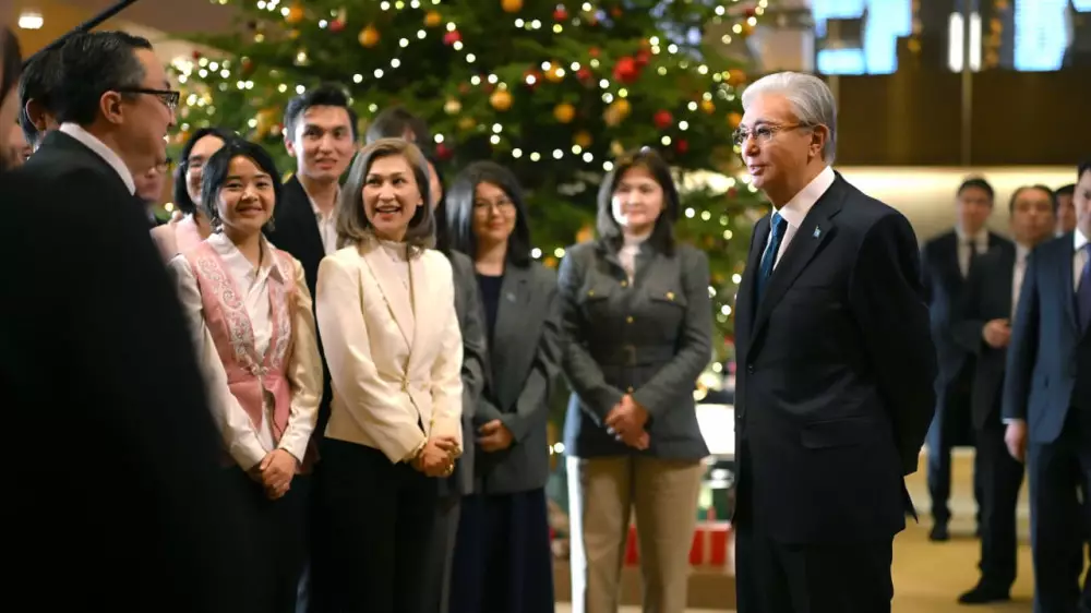Токаев встретился с казахстанцами, работающими в Японии