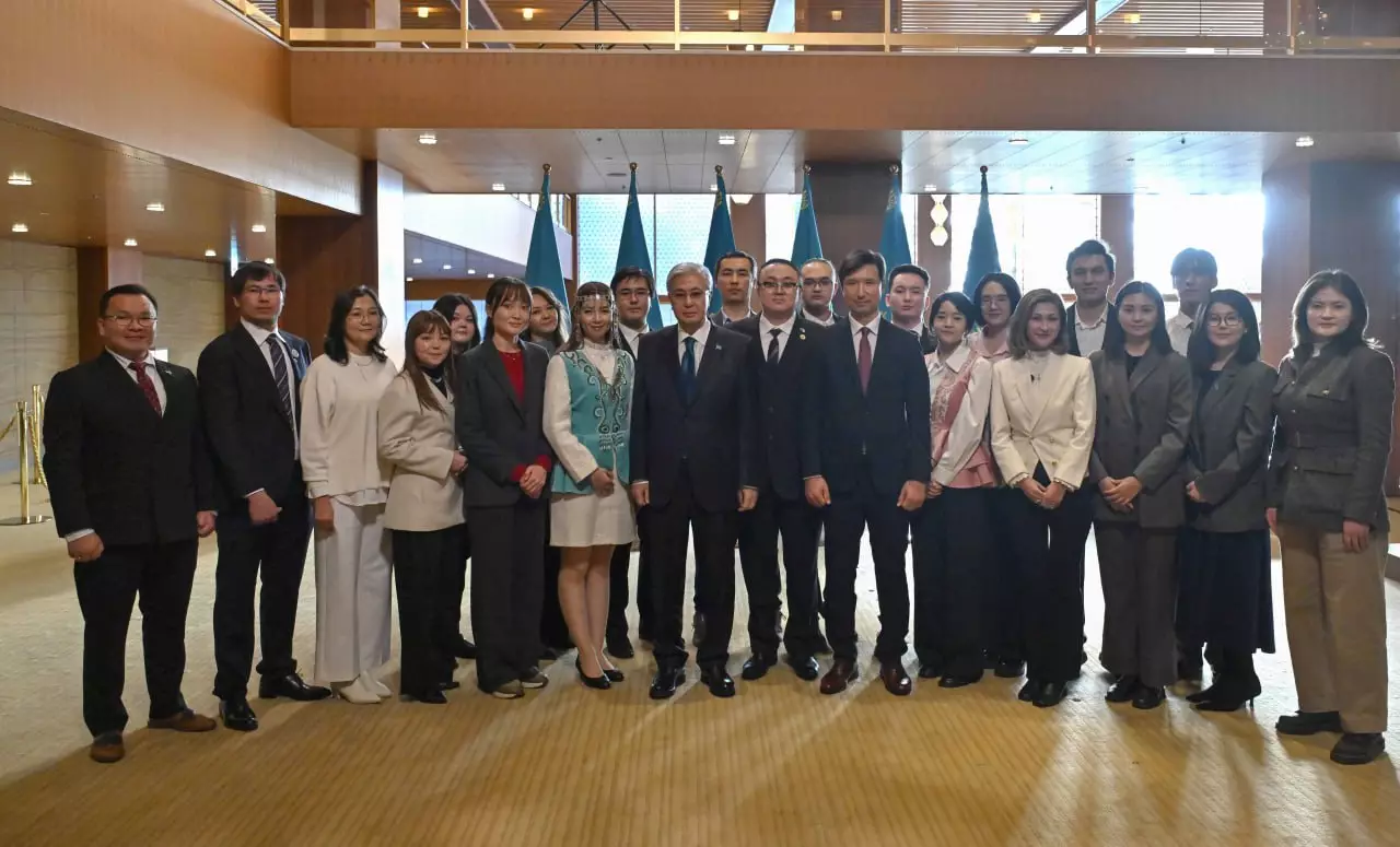 Токаев встретился с работающими в Японии казахстанцами