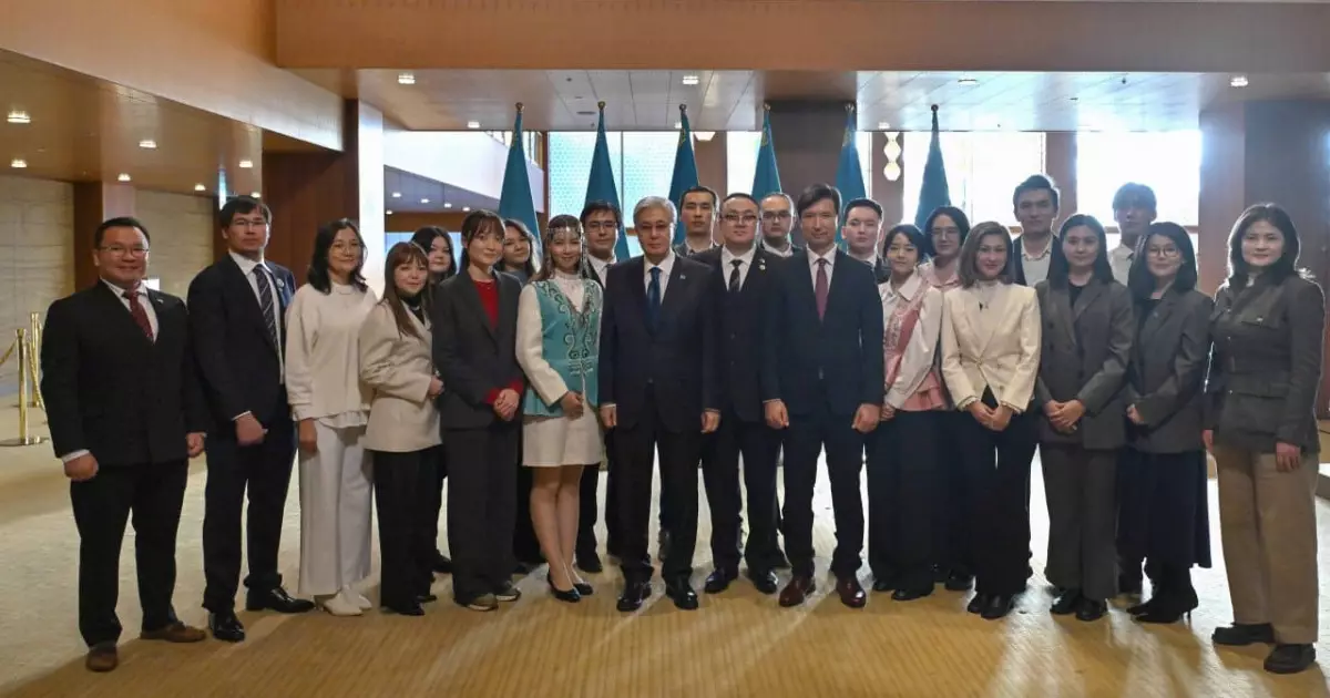   Мемлекет басшысы Жапонияда тұрып жатқан қазақтармен кездесті   