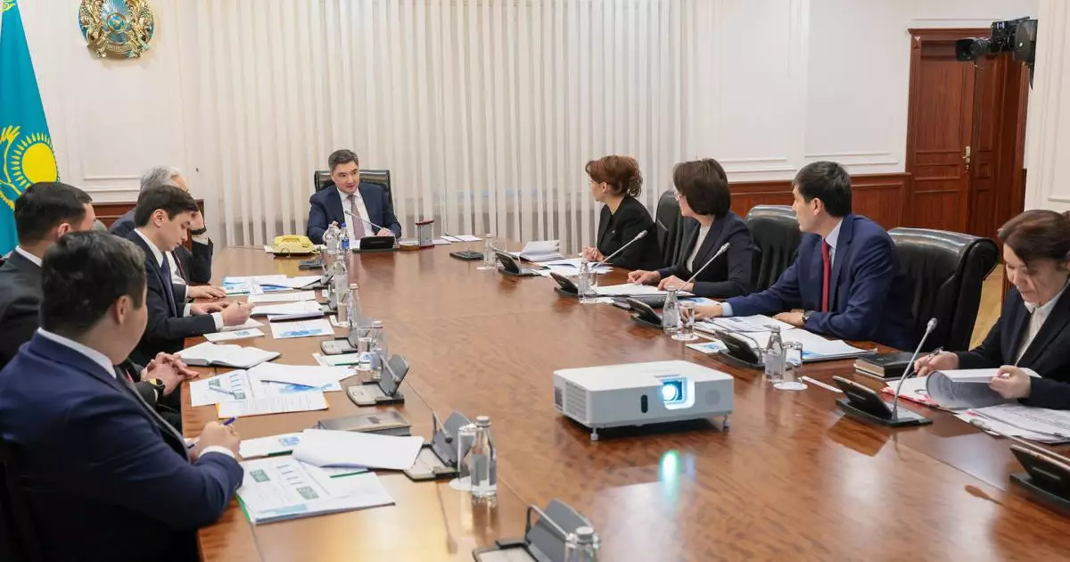  Олжас Бектенов денсаулық сақтау саласын цифрландыру мәселесі бойынша кеңес өткізді 