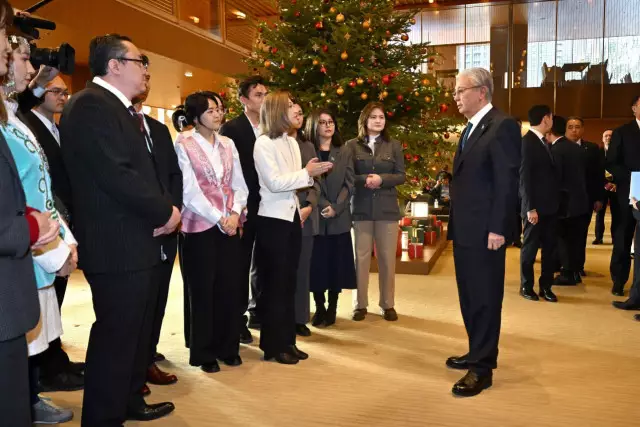 Тоқаев Жапонияда білім алып жүрген қазақстандықтармен кездесті (видео)
