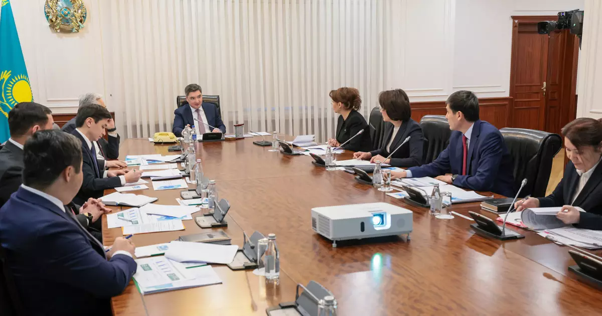   Олжас Бектенов денсаулық сақтау саласын цифрландыру және қаржылық тәртіп мәселесі бойынша кеңес өткізді   