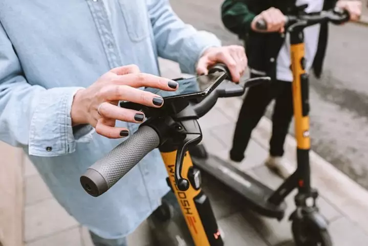 Сенат ужесточил правила аренды электросамокатов в Казахстане