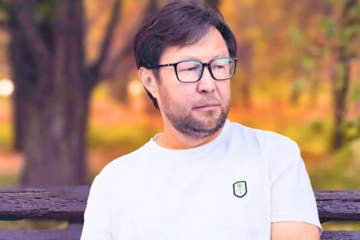 "Көптен күткен перзент": Ақын Ақберен Елгезек сәбилі болды