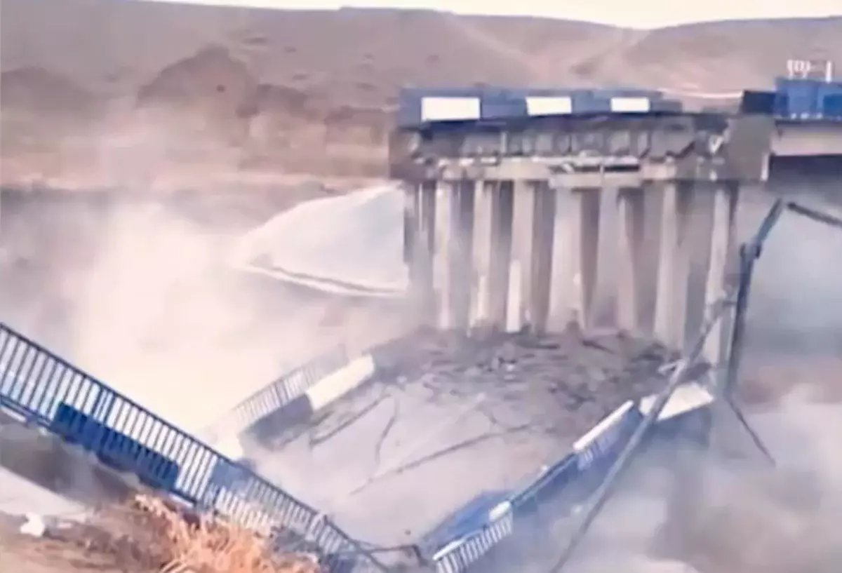 В Туркестанской области рухнул автомобильный мост