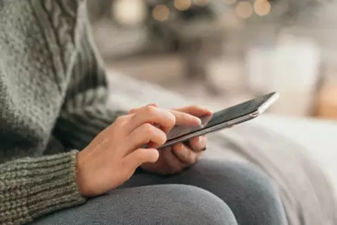 Новая схема обмана: Мошенники заставляют жертв самим выходить на связь