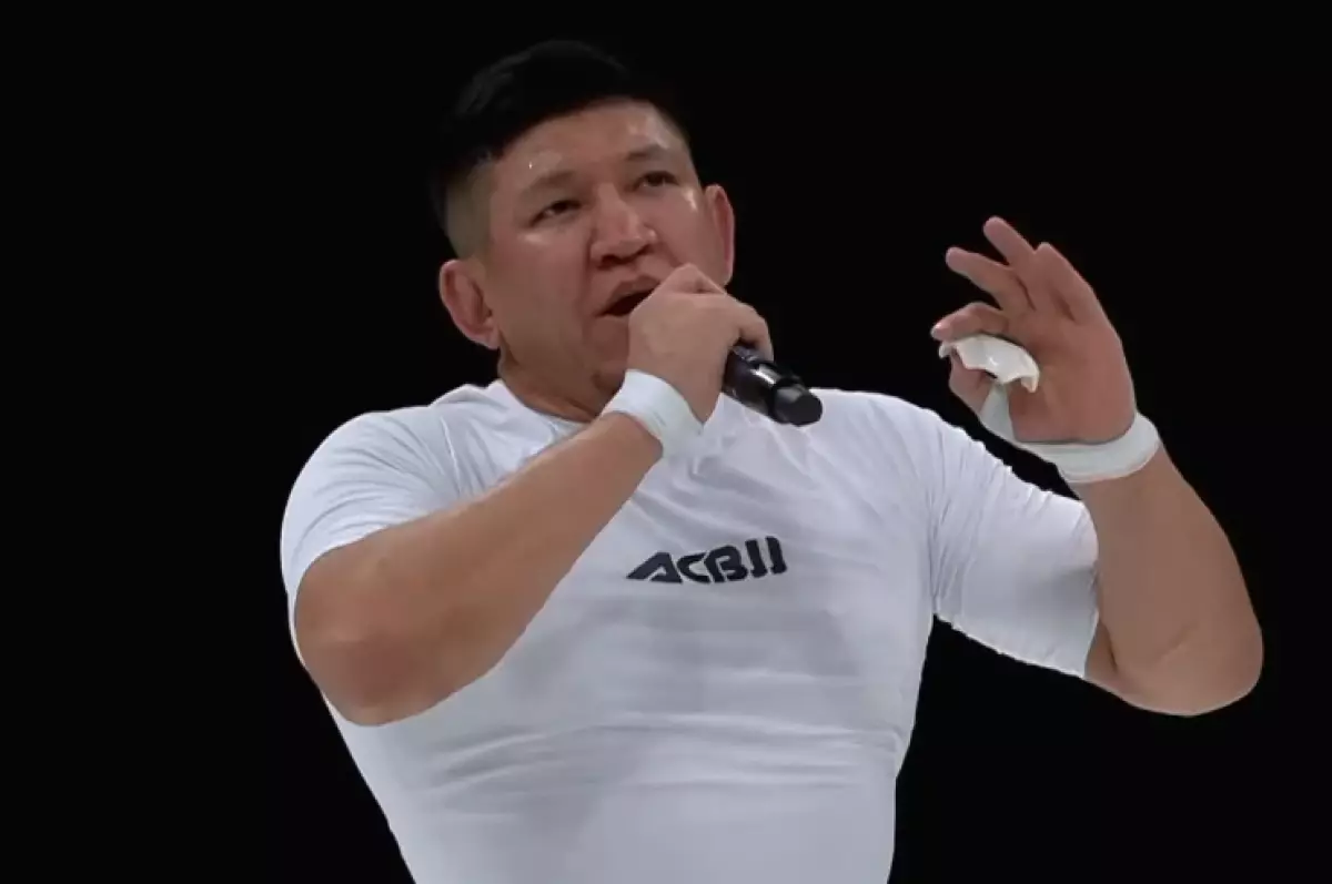 Қуат Хамитов Мәскеудегі жеңісінен соң ән шырқады