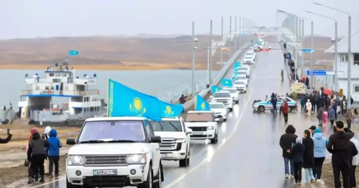  Көлікке Ту іліп жүргендер жазалана ма? Мәдениет министрлігі жауап берді 