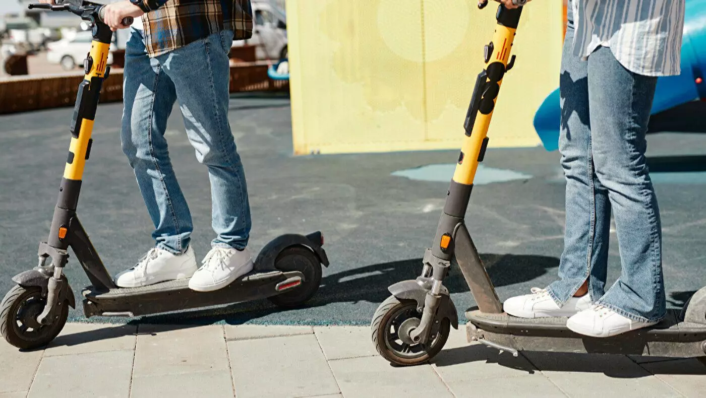 Сенат одобрил закон, ужесточающий правила для самокатчиков