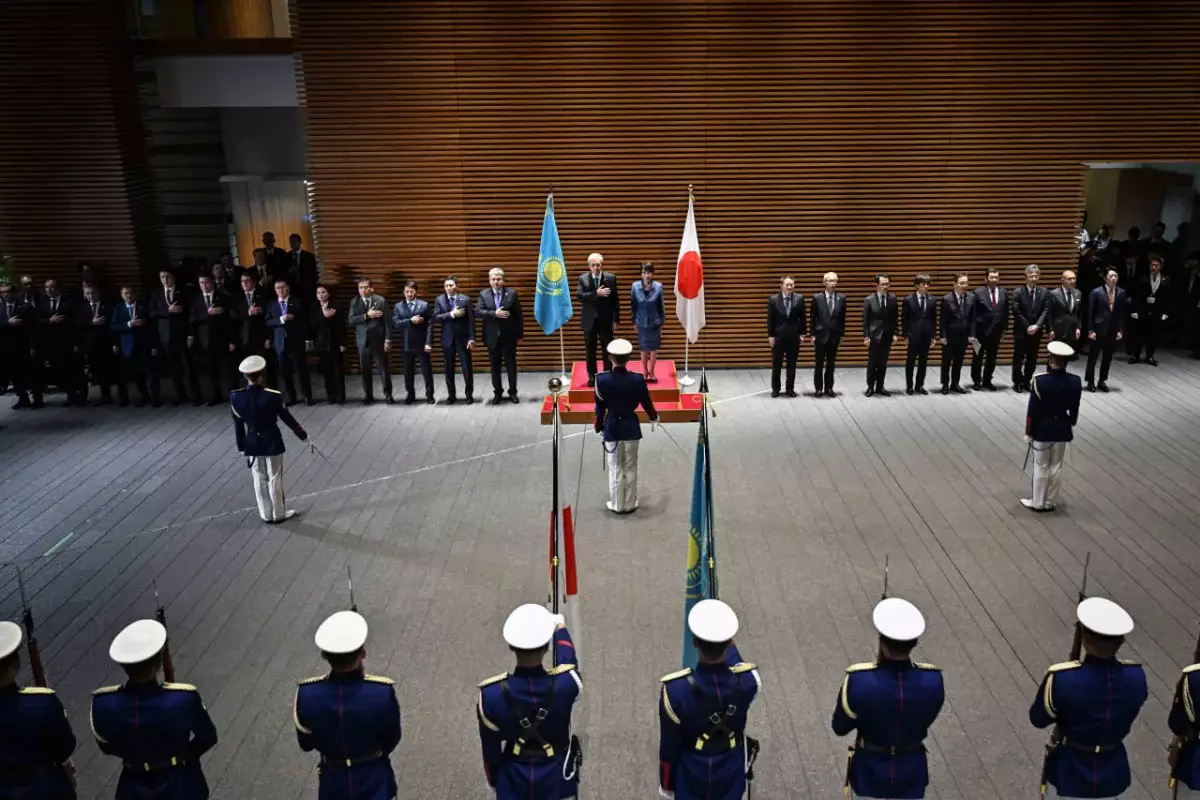 Жапония Премьер-министрінің офисінде Қасым-Жомарт Тоқаевты ресми қарсы алу рәсімі өтті