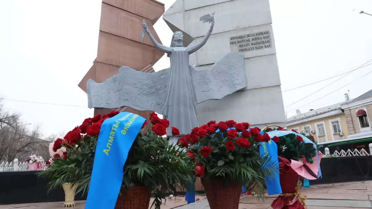 Алматыда Желтоқсан құрбандарына тағзым жасалды