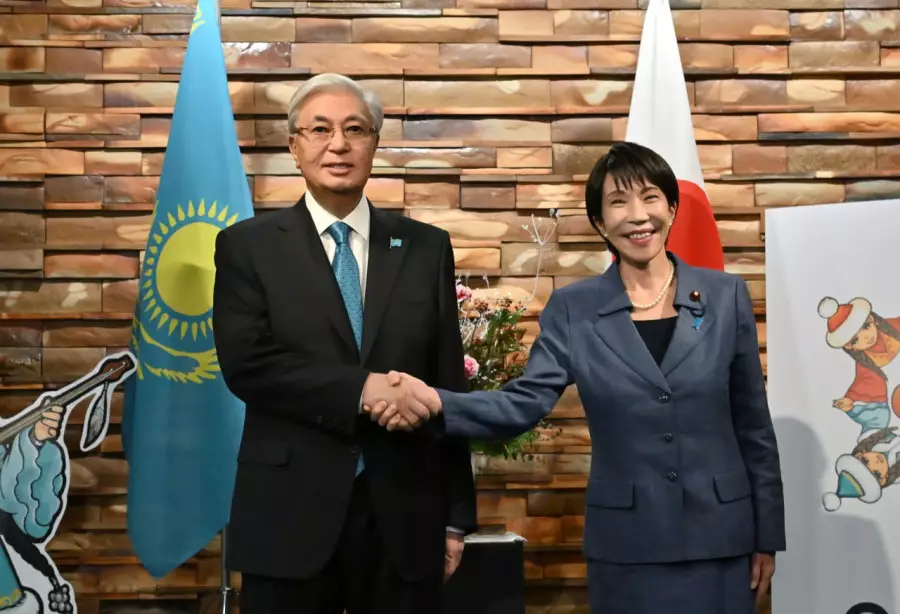 Мемлекет басшысы Жапонияның премьер-министрімен келіссөз жүргізді