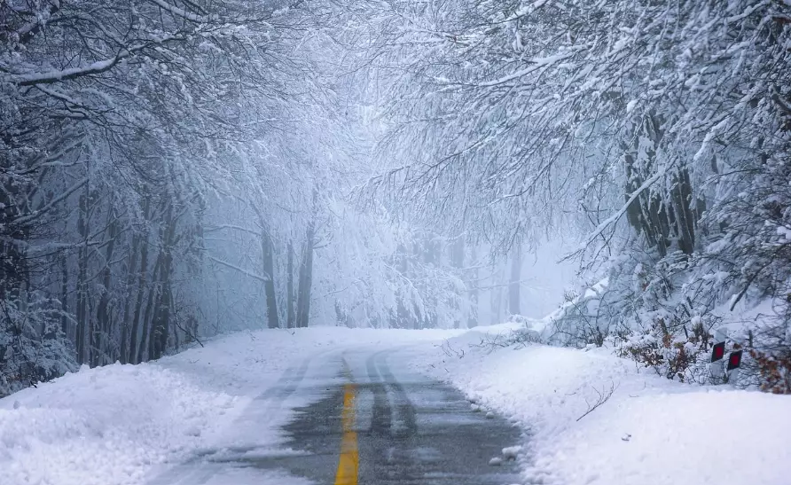 Движение ограничили из-за непогоды на трассе в двух областях Казахстана