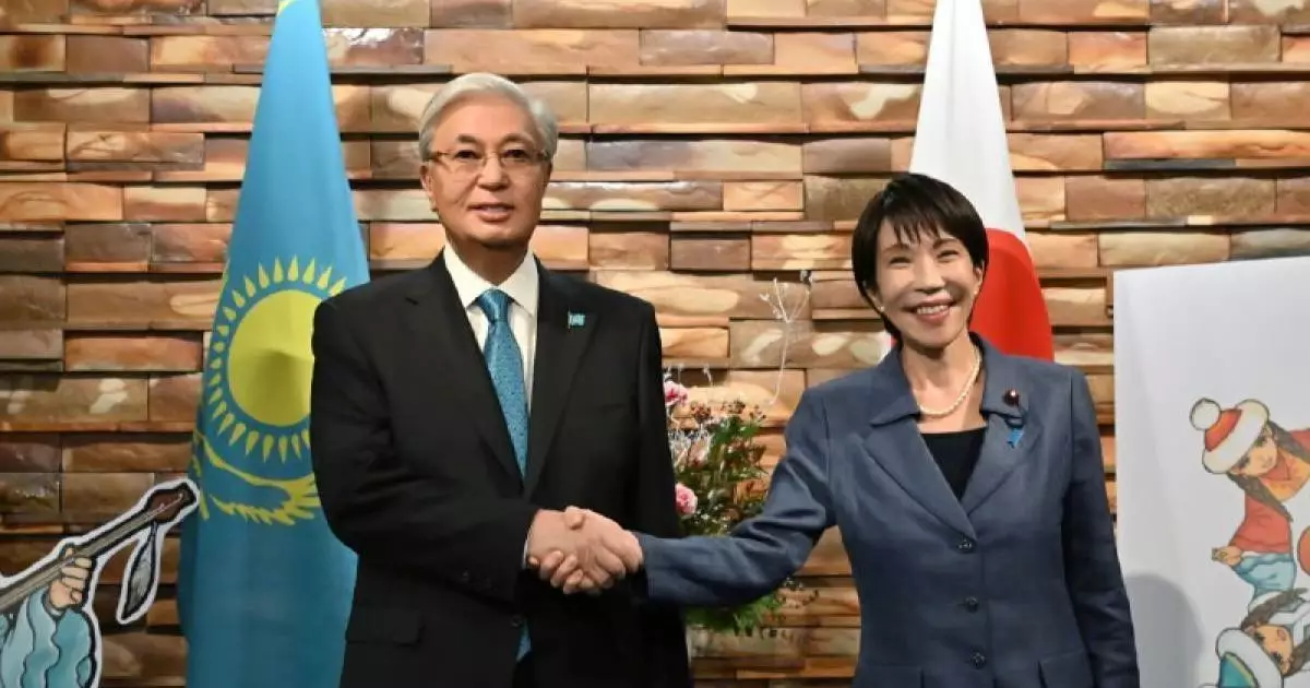  Президент Жапонияның Премьер-министрі Санаэ Такаичимен келіссөз жүргізді 