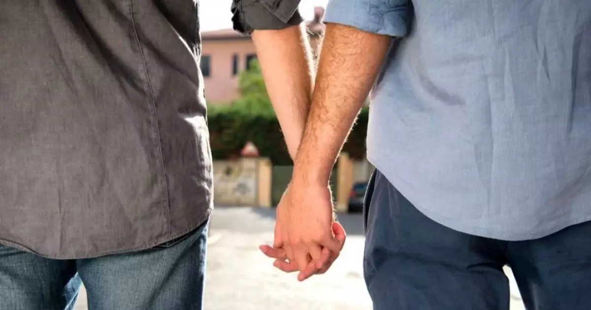  Еркектер қол ұстасып қыдыруына болады: вице-министр ЛГБТ насихатына не жатпайтынын айтты 