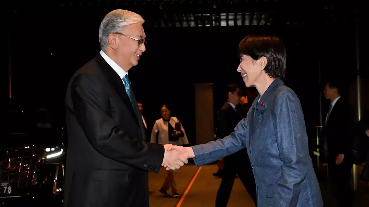 Тоқаев Жапония Премьер-министрімен кездесті