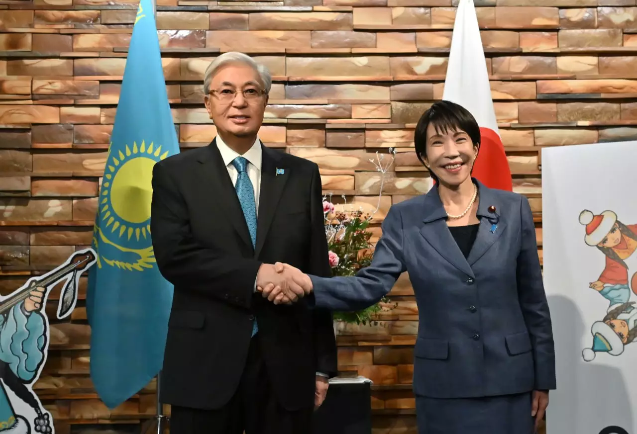 Президент Жапонияның Премьер-министрі Санаэ Такаичимен келіссөз жүргізді