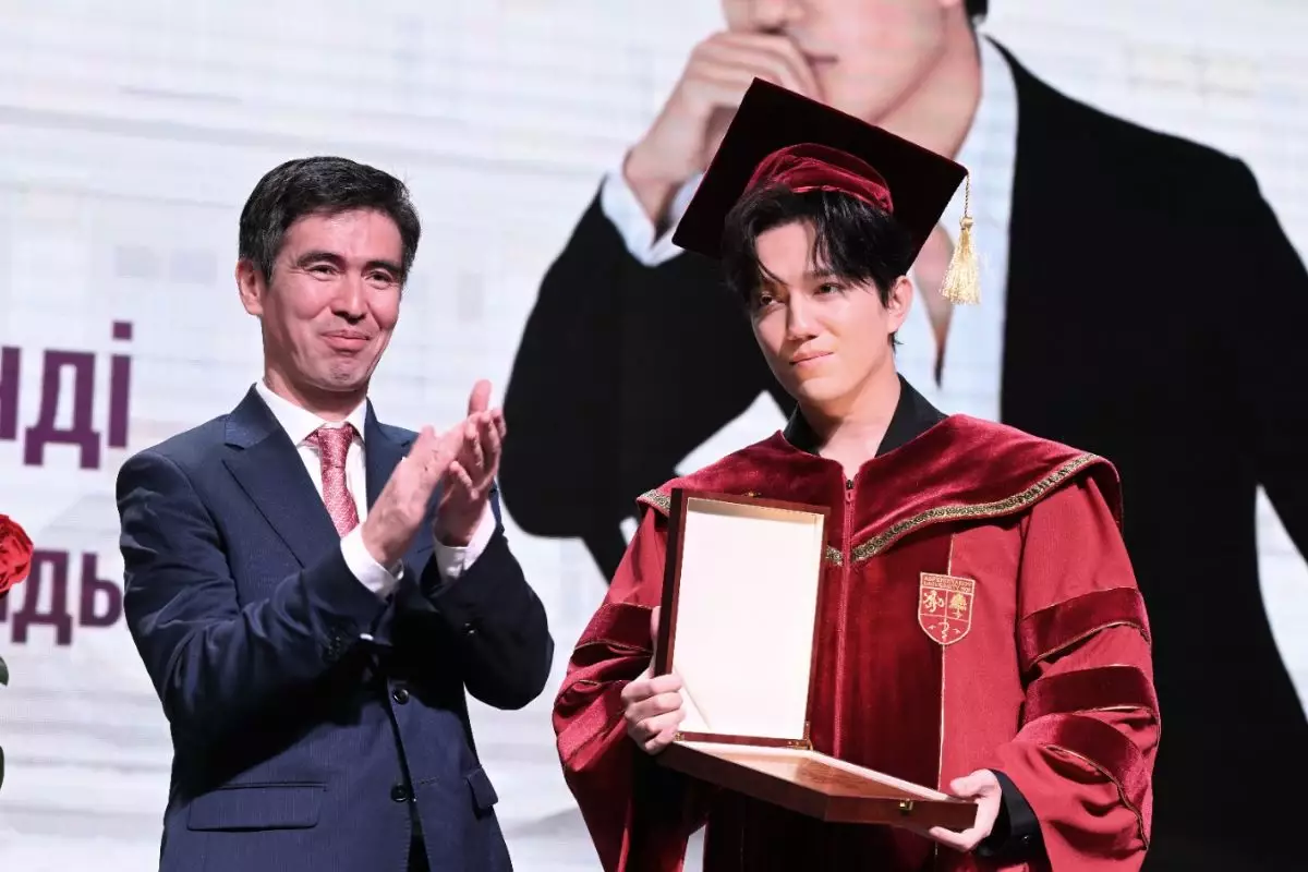 Димаш Құдайберген отандық медициналық университеттің құрметті профессоры атанды