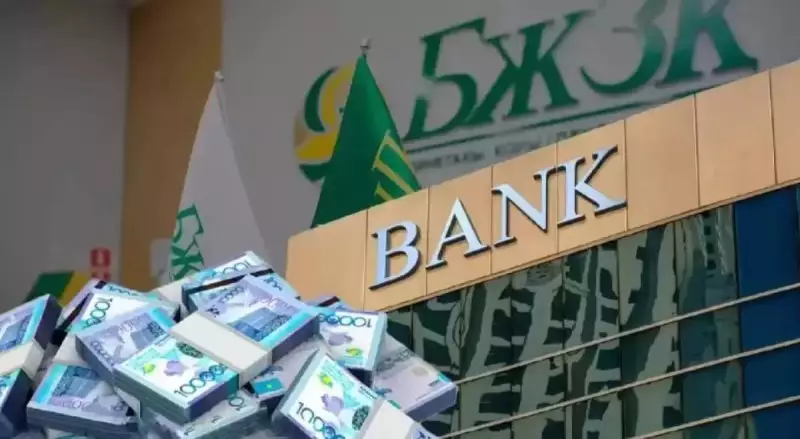 Успеть до Нового года: стоит ли снимать пенсионные излишки прямо сейчас