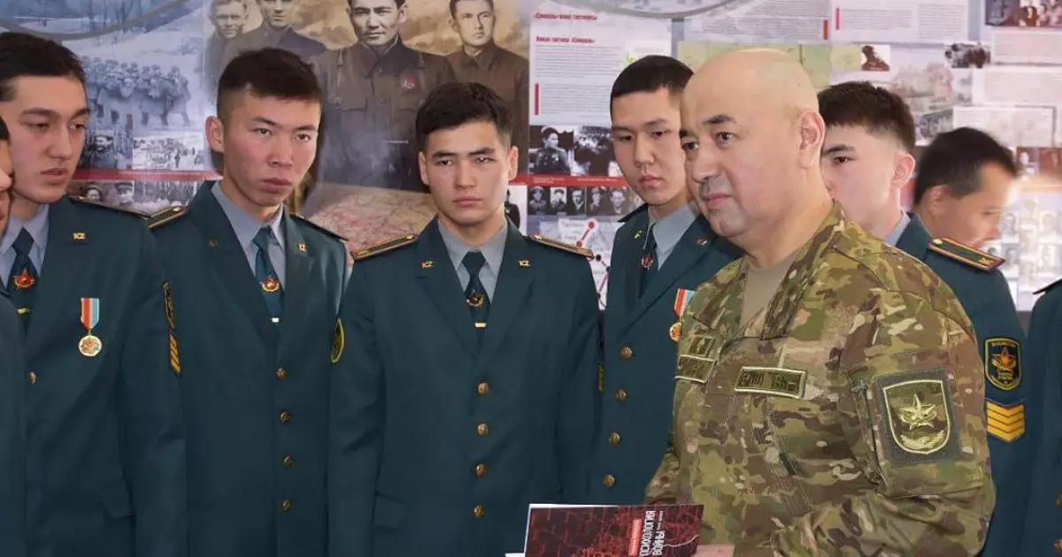   Құрлық әскерлерінің әскери институтында Бауыржан Момышұлы атындағы оқу сыныбы ашылды   