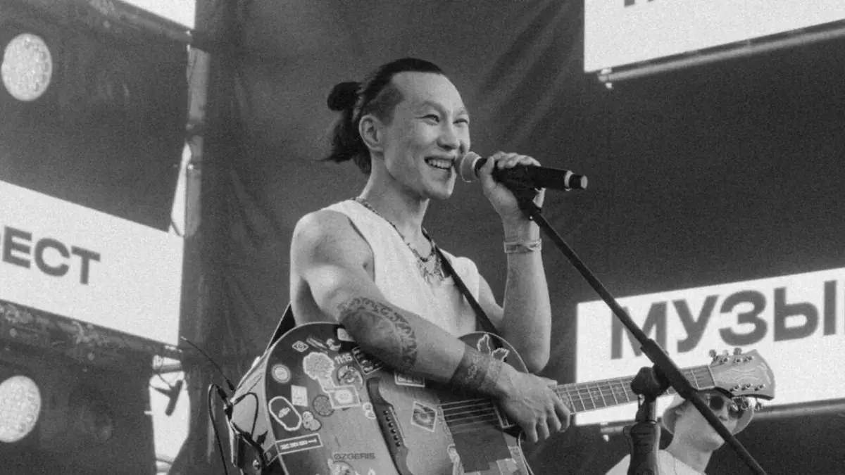 «Бәрін сезген екен ғой»: Өлімін болжаған қазақ әншісінің сұхбаты қызу талқыға түсті (ВИДЕО)