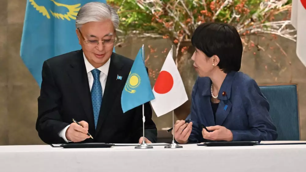 Қазақстан мен Жапония 14 құжатқа қол қойды