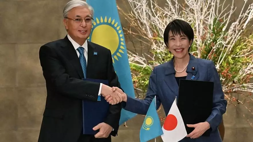 Қазақстан президенті мен Жапония премьері 14 маңызды құжатқа қол қойды