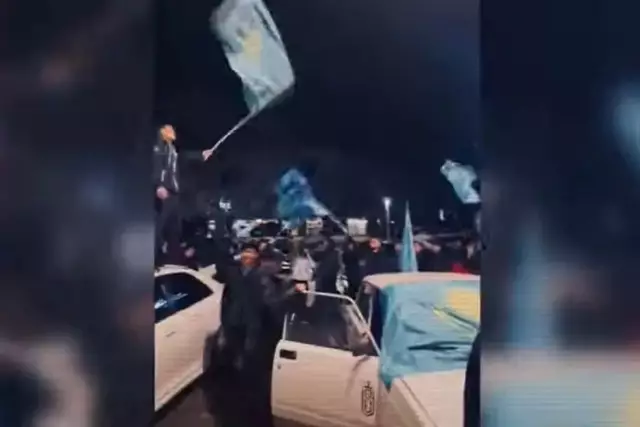 Көлікке мемлекеттік туды ілу: 4 полицей қызметінен кетті